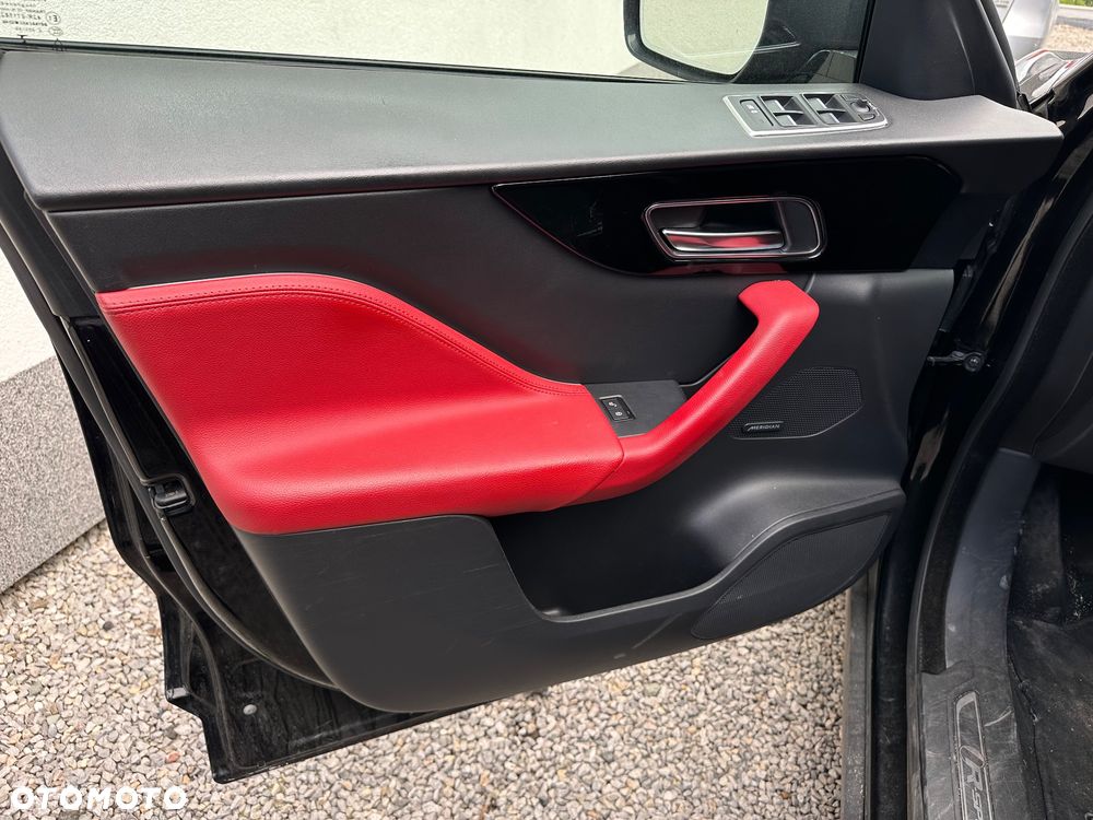 Jaguar F-Pace - 11