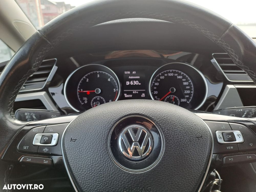 Volkswagen Touran - 11