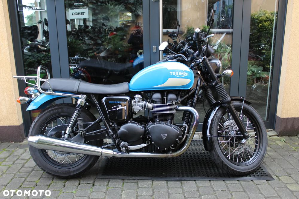 Triumph Bonneville - 2