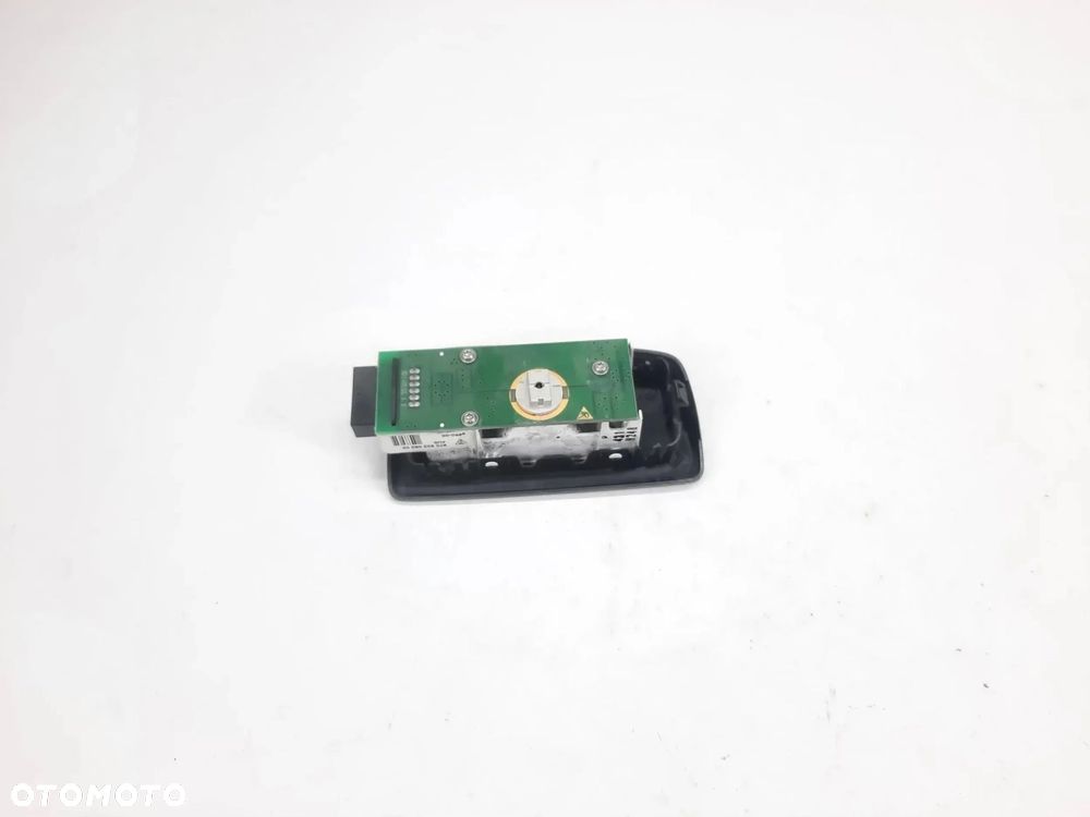 LAMPKA WNĘTRZA KABINY PRAWA 97063206202 PORSCHE PANAMERA I 970 - 3