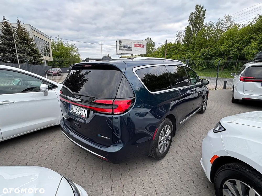 Chrysler Pacifica - 5