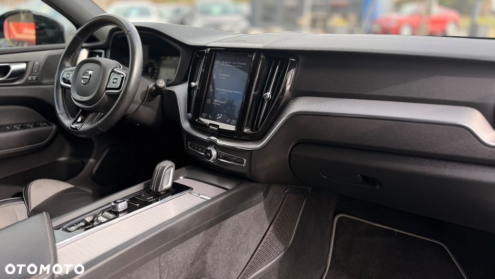 Volvo XC 60 B4 D AWD R-Design - 19