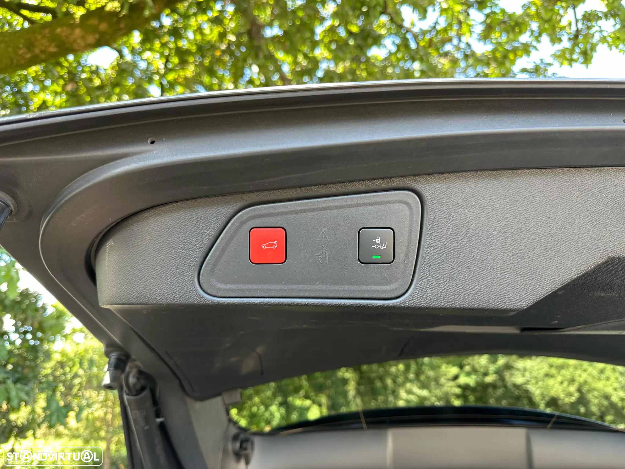 Peugeot 3008 1.6 Hybrid GT Pack e-EAT8 - 37