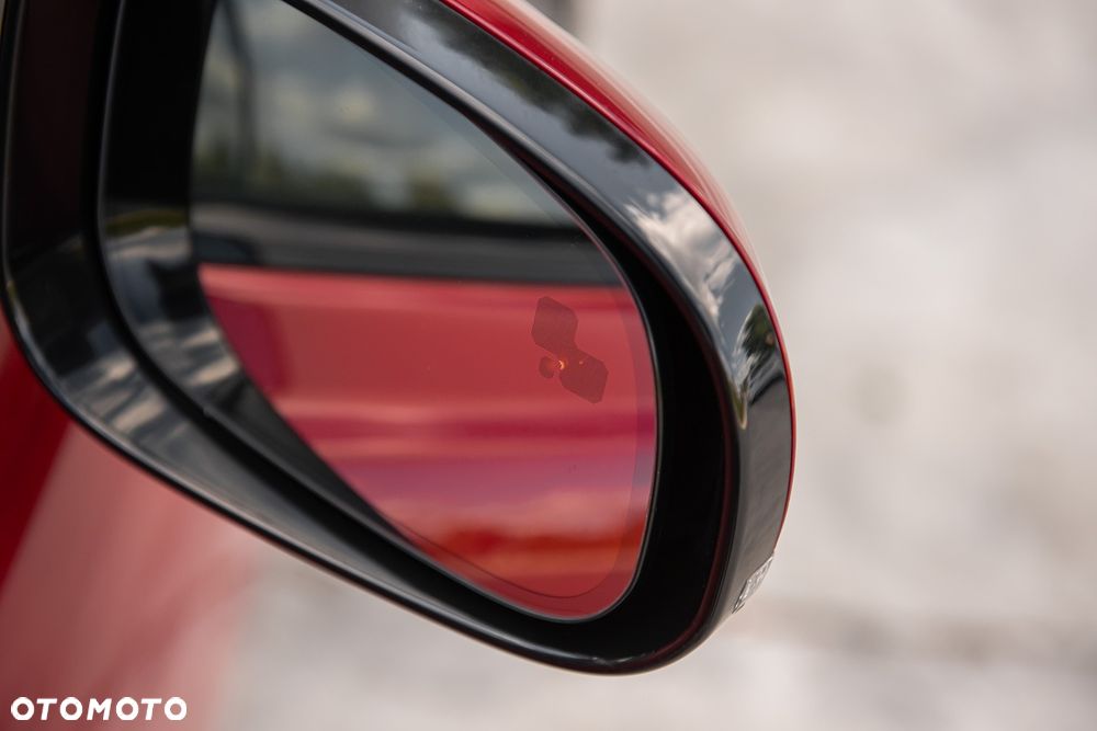 Jaguar XE - 36