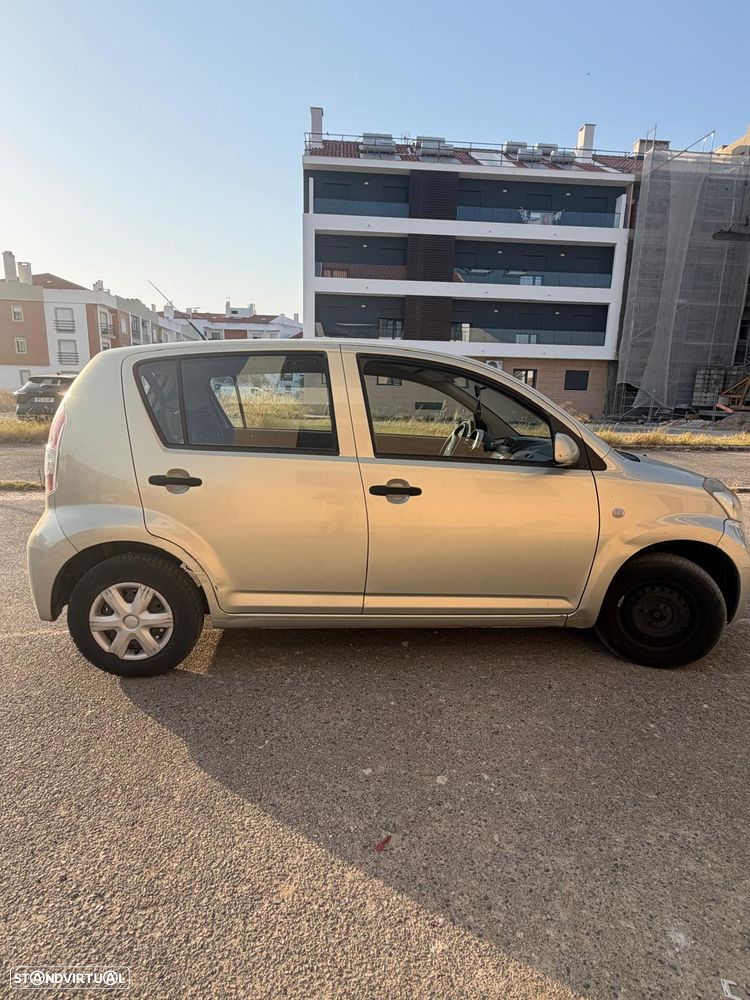 Daihatsu Sirion 1.0 - 9