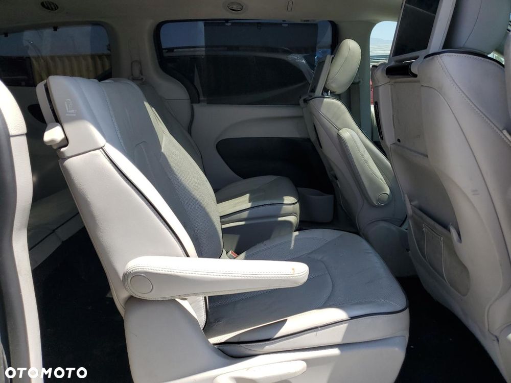 Chrysler Pacifica - 10