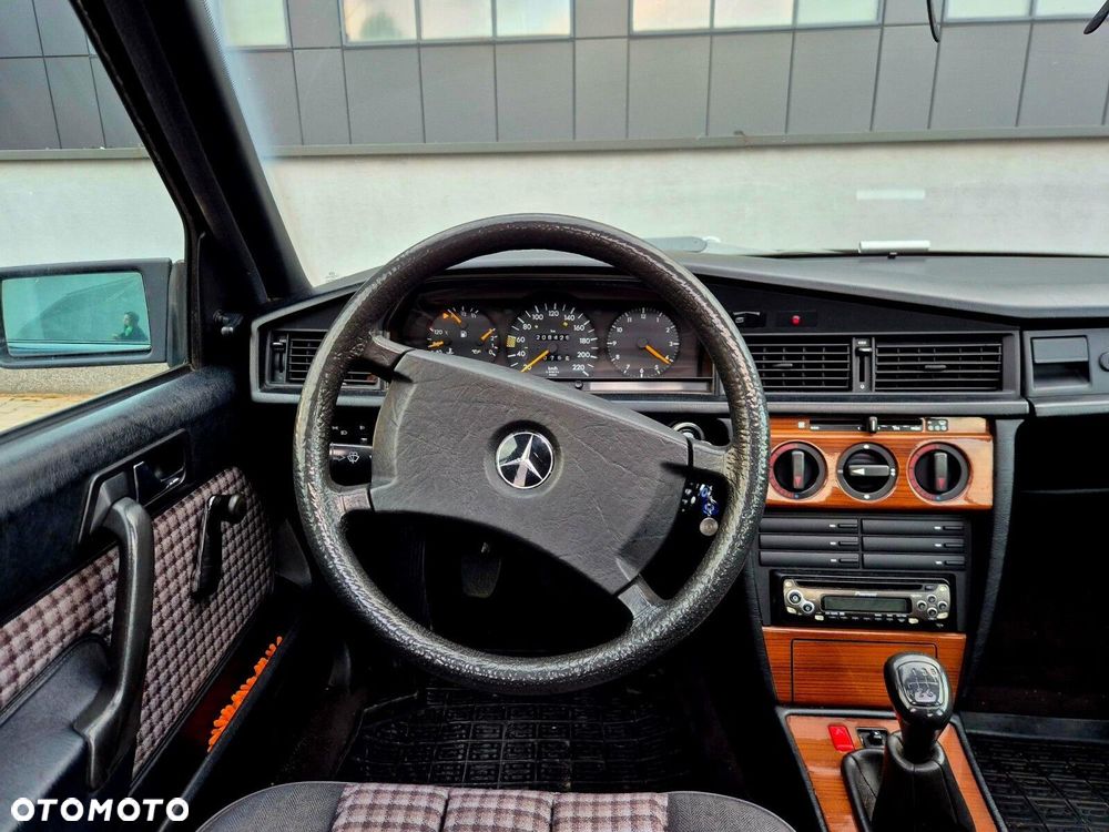Mercedes-Benz W201 (190) - 22
