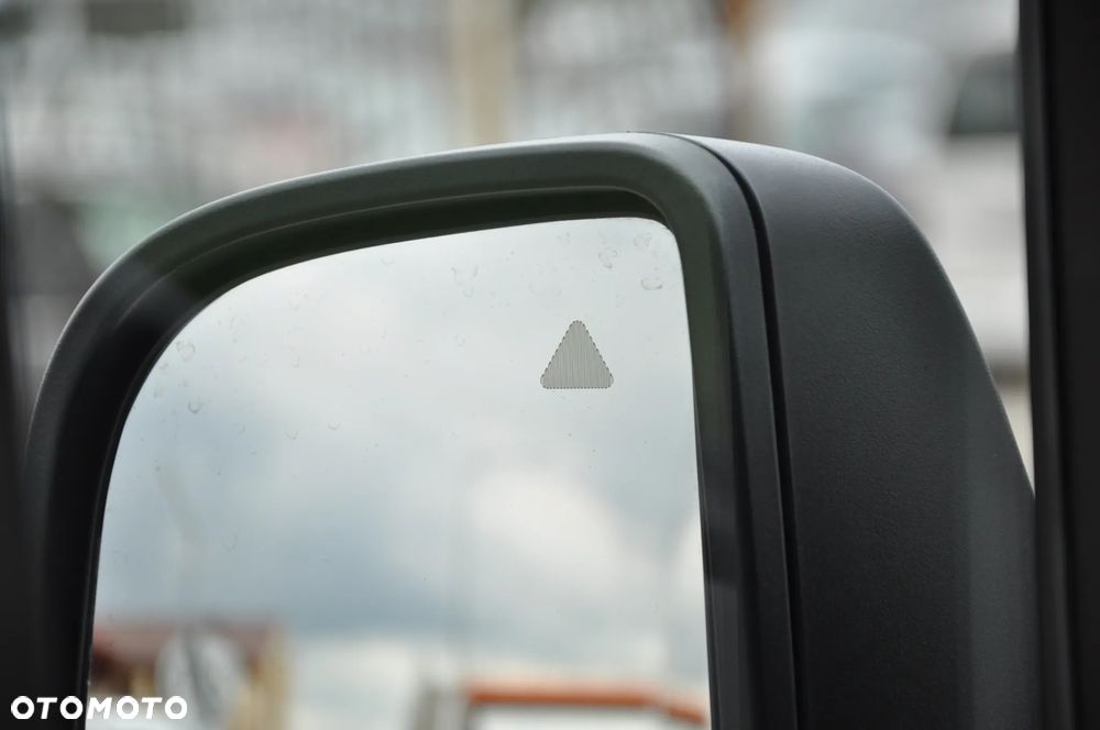 Mercedes-Benz Sprinter - 25