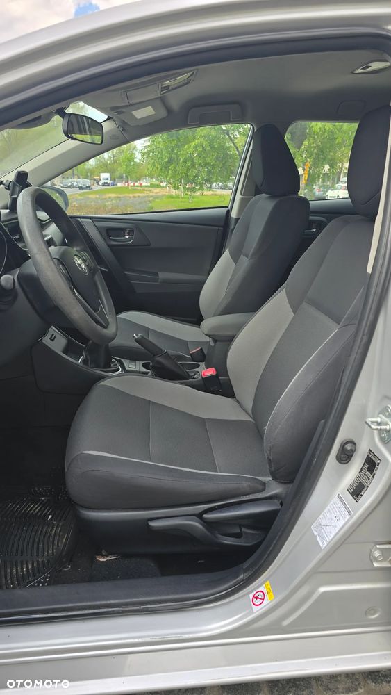 Toyota Auris 1.4 D-4D Active - 10