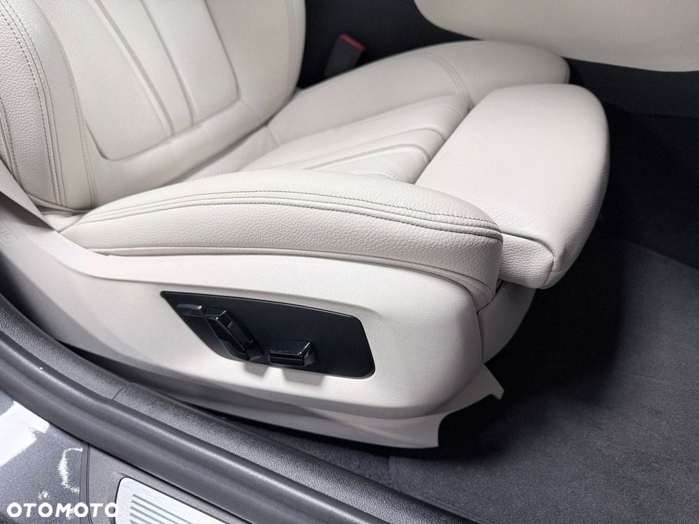 BMW Seria 5 520e M Sport sport - 21