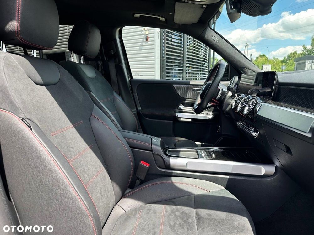 Mercedes-Benz GLB - 14