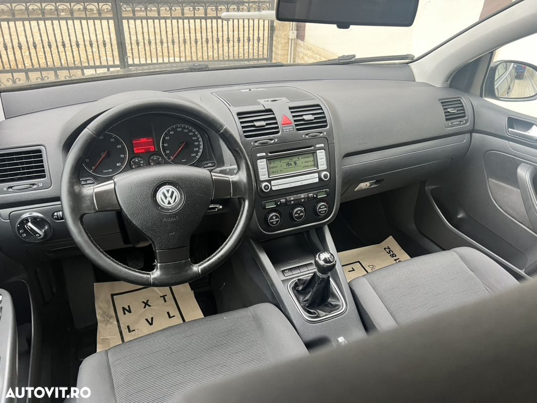 Volkswagen Golf - 8