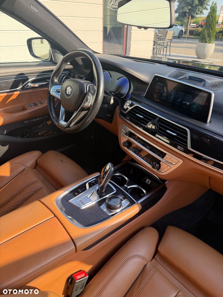 BMW Seria 7 750i xDrive - 20