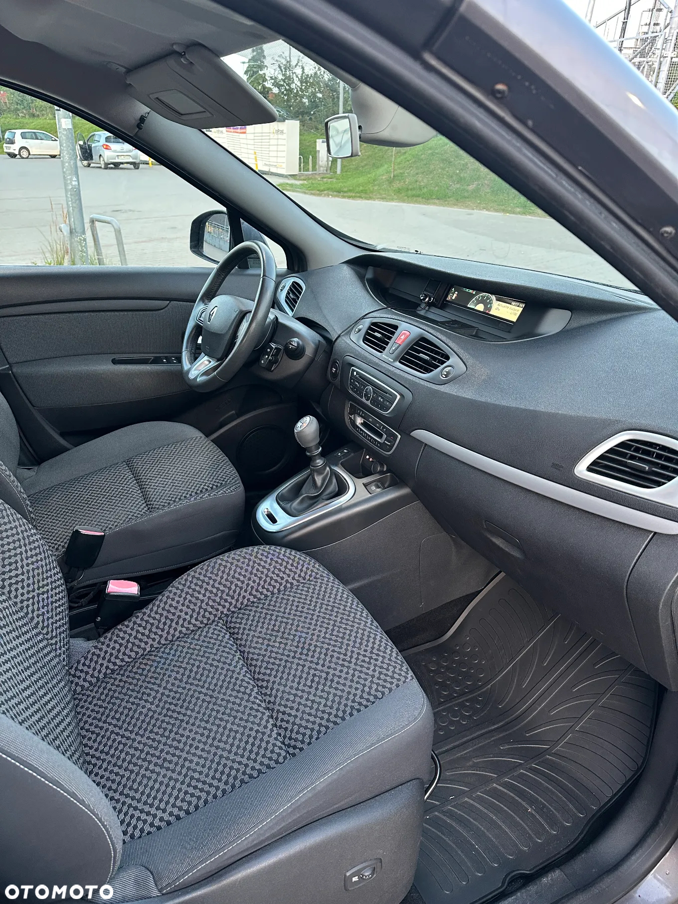 Renault Scenic 1.5 dCi Authentique - 9