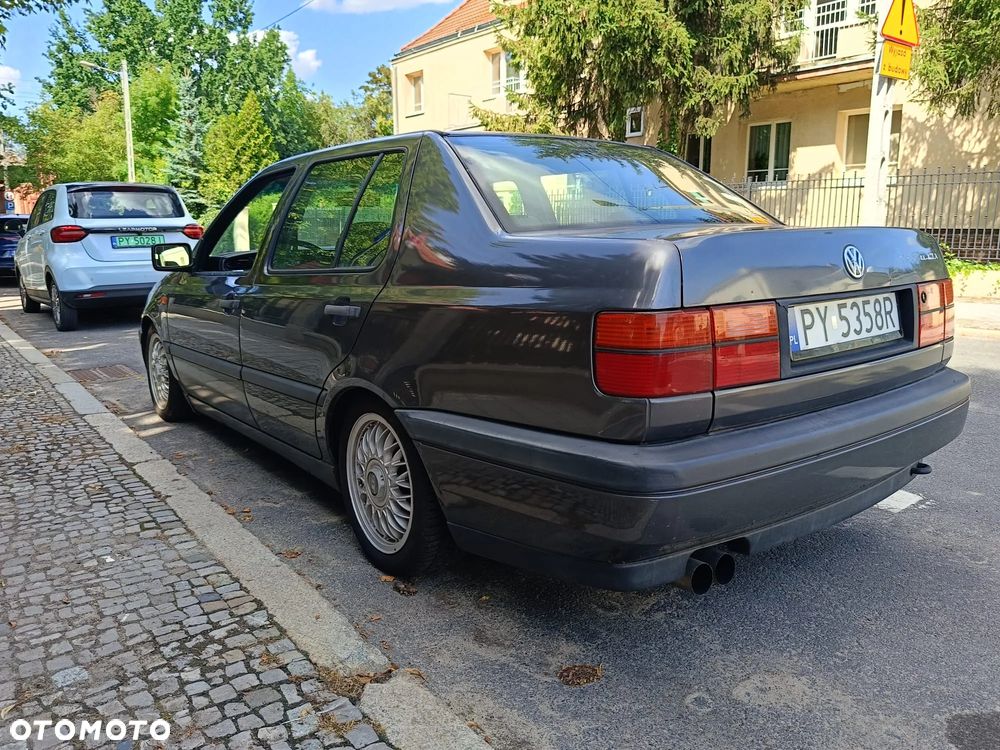 Volkswagen Vento - 4