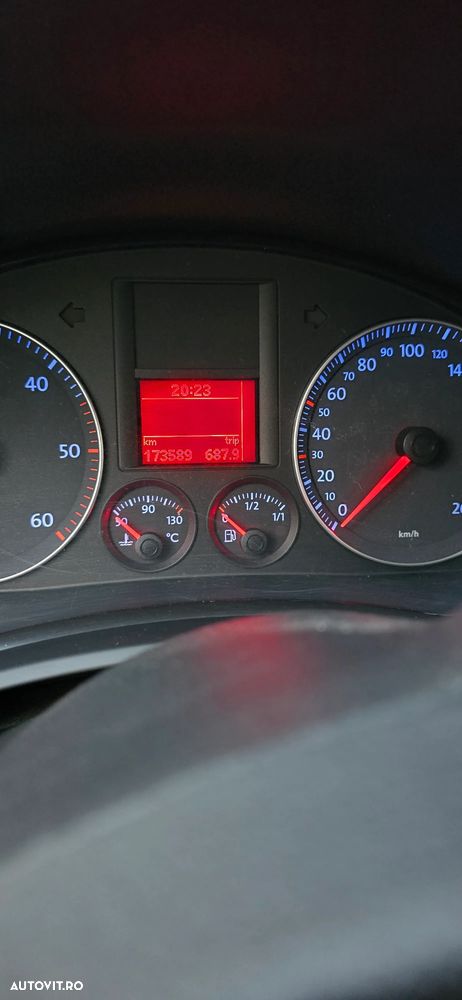 Volkswagen Golf 2.0 TDI DSG Comfortline - 24