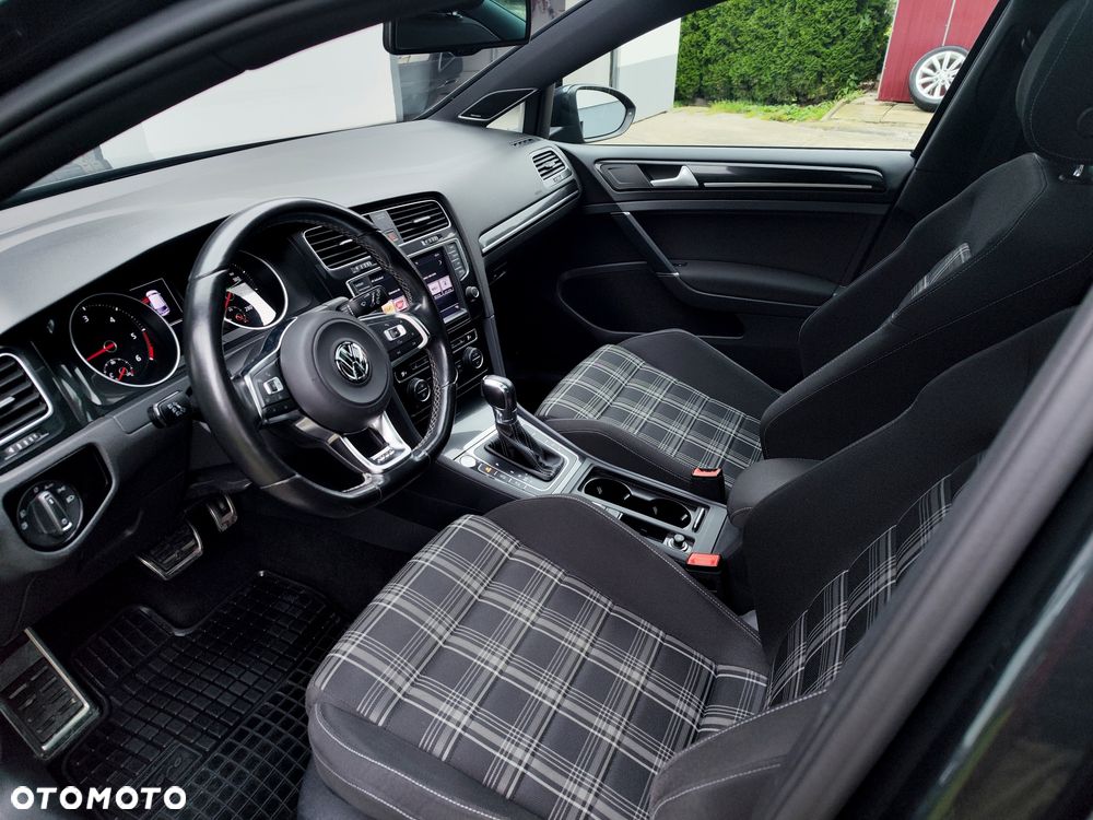 Volkswagen Golf - 5