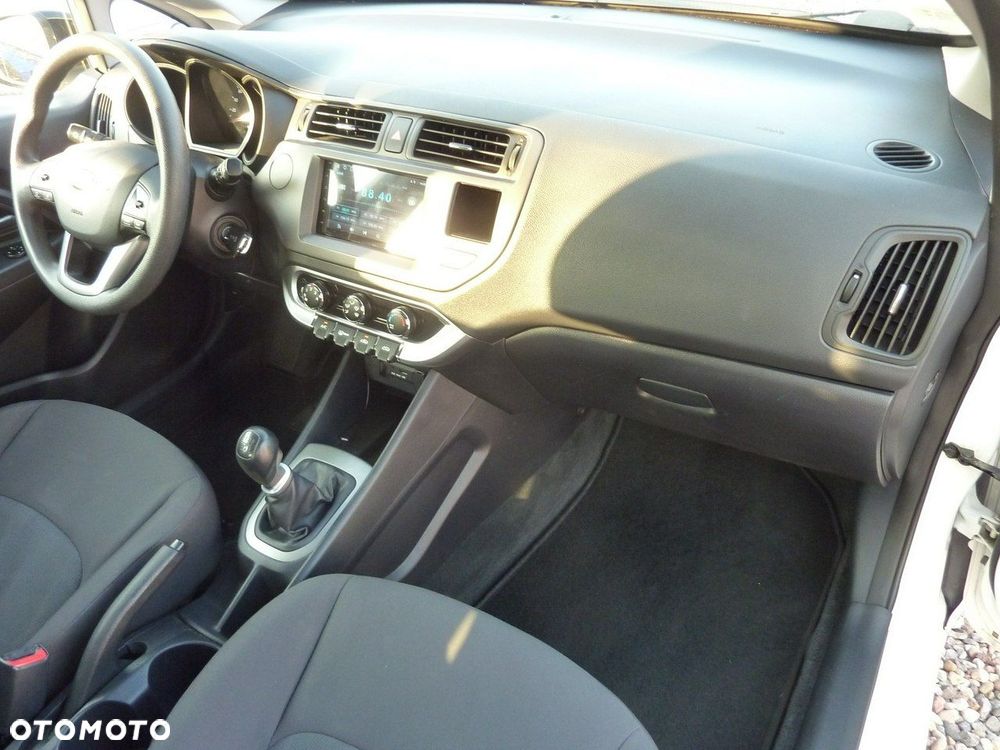 Kia Rio - 15
