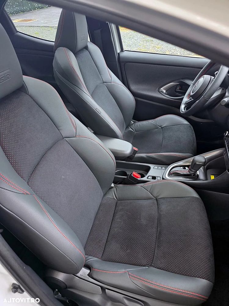 Toyota Yaris 1.5 VVT-i HSD Dynamic Bi-tone - 8