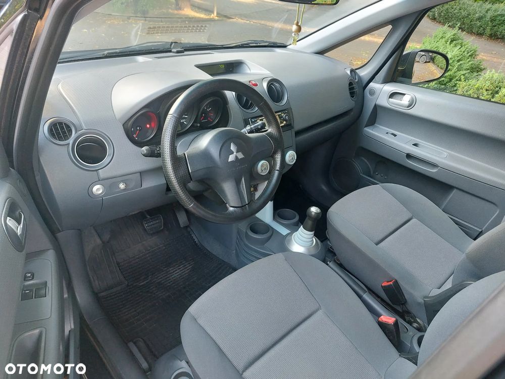 Mitsubishi Colt - 5