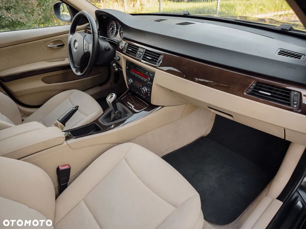 BMW Seria 3 318i - 11