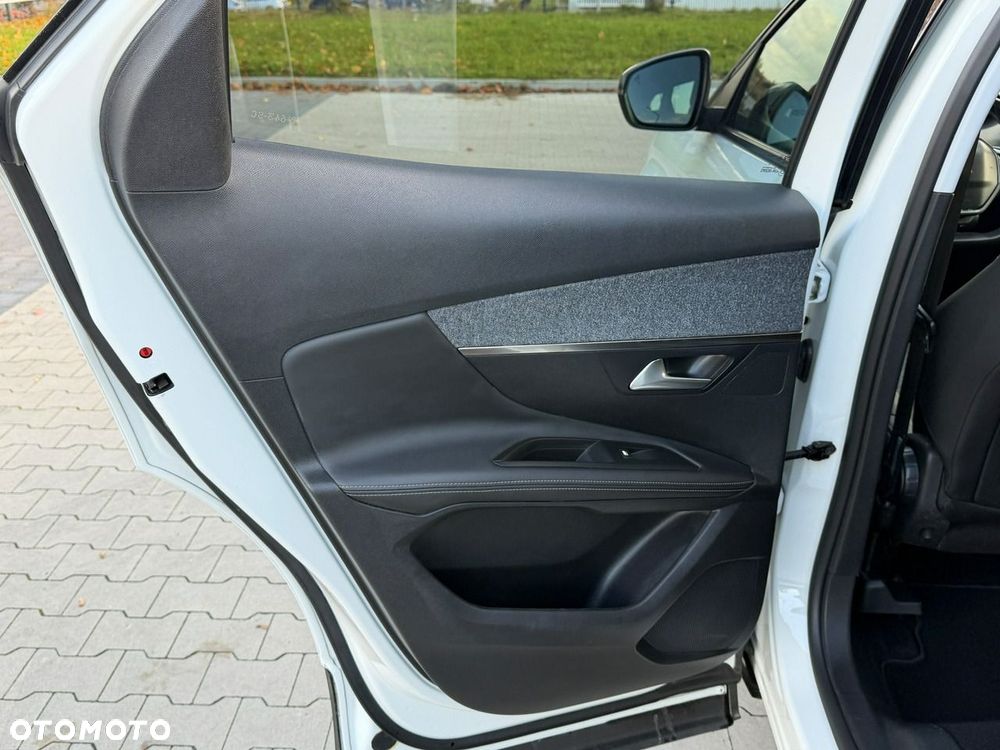 Peugeot 3008 BlueHDi 130 Stop & Start EAT8 Allure - 28