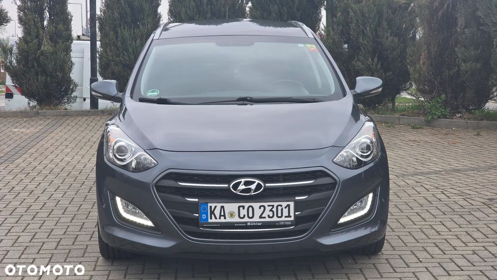 Hyundai i30 blue 1.6 CRDi Premium - 1