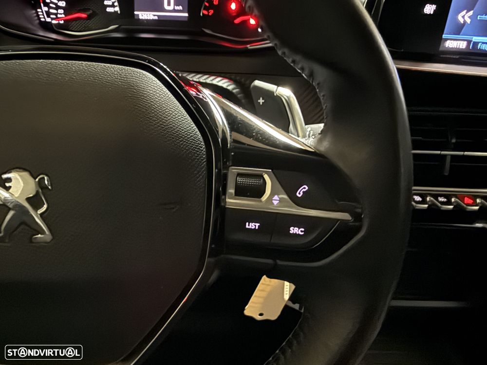 Peugeot 2008 1.2 PureTech Allure EAT8 - 19