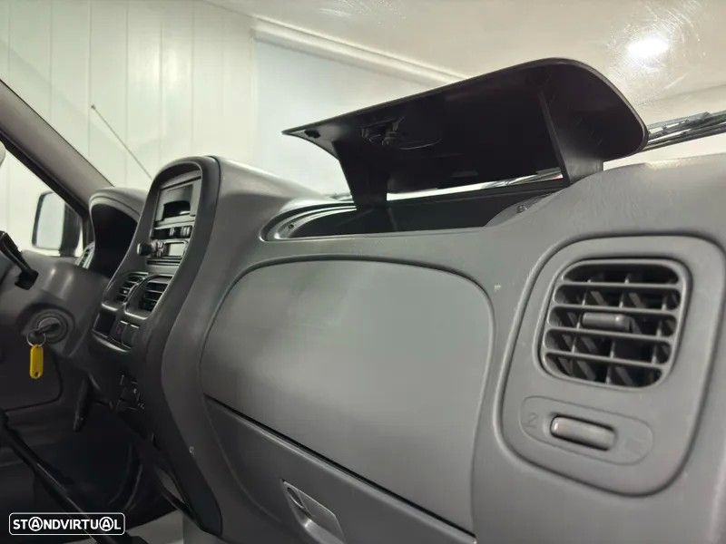 Nissan Pick-Up D22 4x2 3 LUGARES - 12