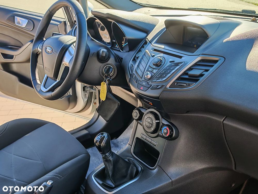 Ford Fiesta 1.6 TDCI Champions Edition - 36