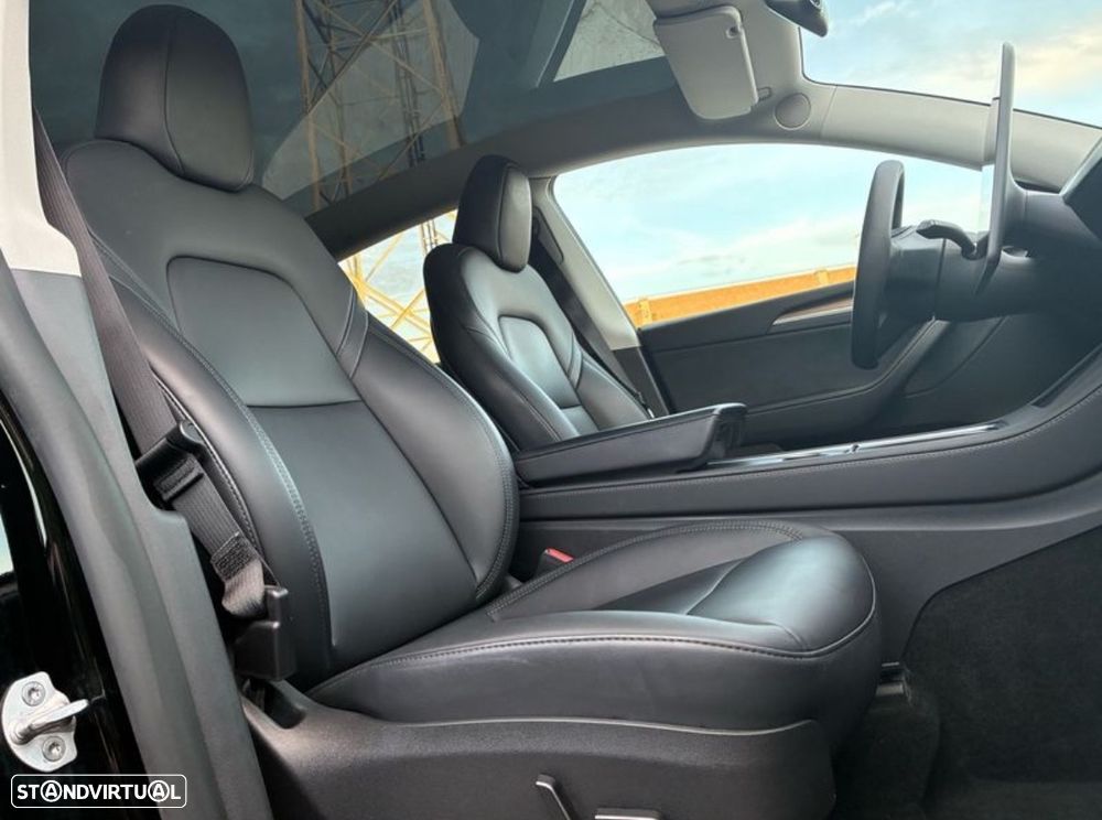 Tesla Model Y Performance Dual Motor AWD - 17