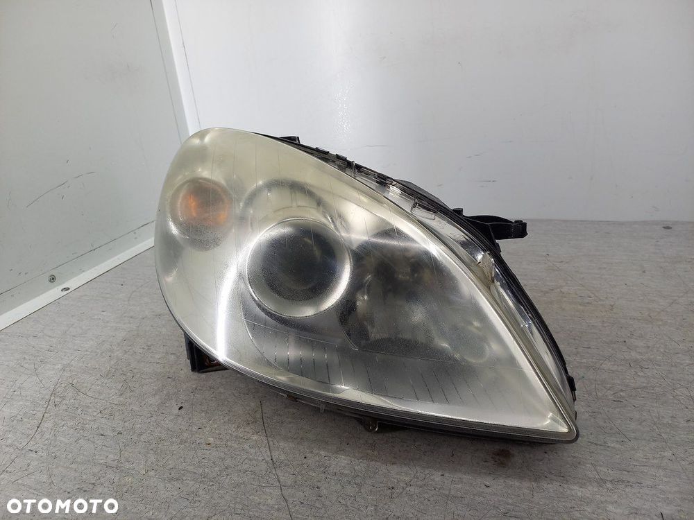 LAMPA PRZÓD PRAWA MERCEDES-BENZ KLASA B W245 A1698201861  0301220202 AL - 1