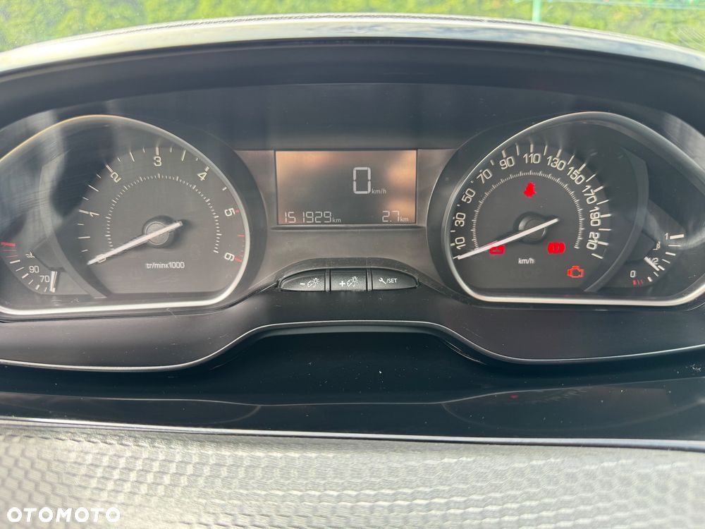 Peugeot 2008 1.5 BlueHDi Signature - 10
