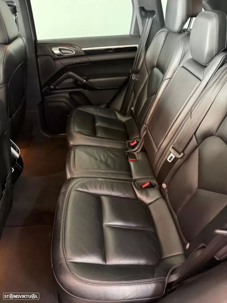 Porsche Cayenne Platinum Edition — fotografia 18