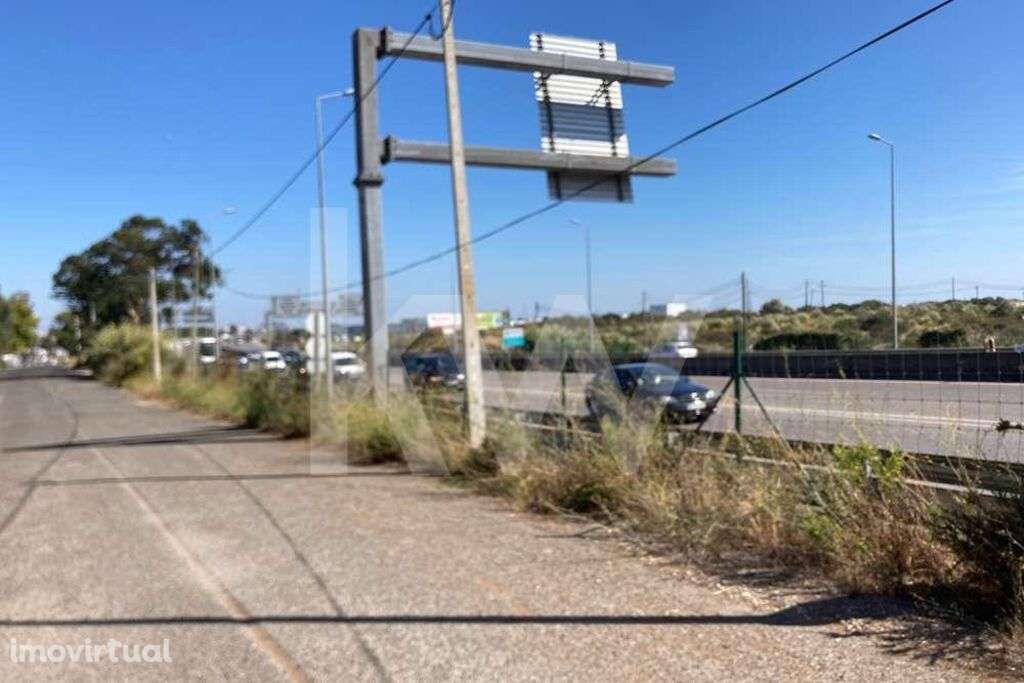 Oportunidade Única: Terreno Industrial de 2,4 ha com Localização Premi - Grande imagem: 2/9
