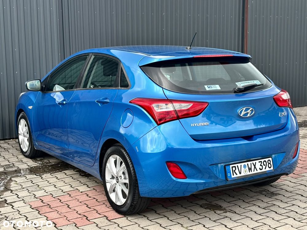 Hyundai i30 blue 1.6 CRDi Passion - 9