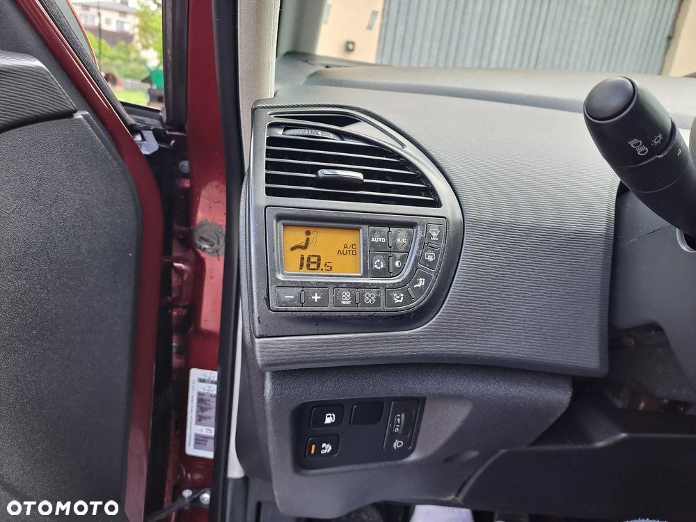 Citroën C4 Picasso 1.8 16V Style - 22