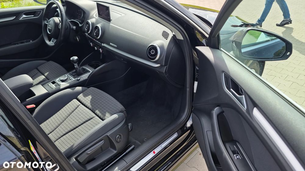 Audi A3 Sportback 2.0 TDI Ambiente - 23