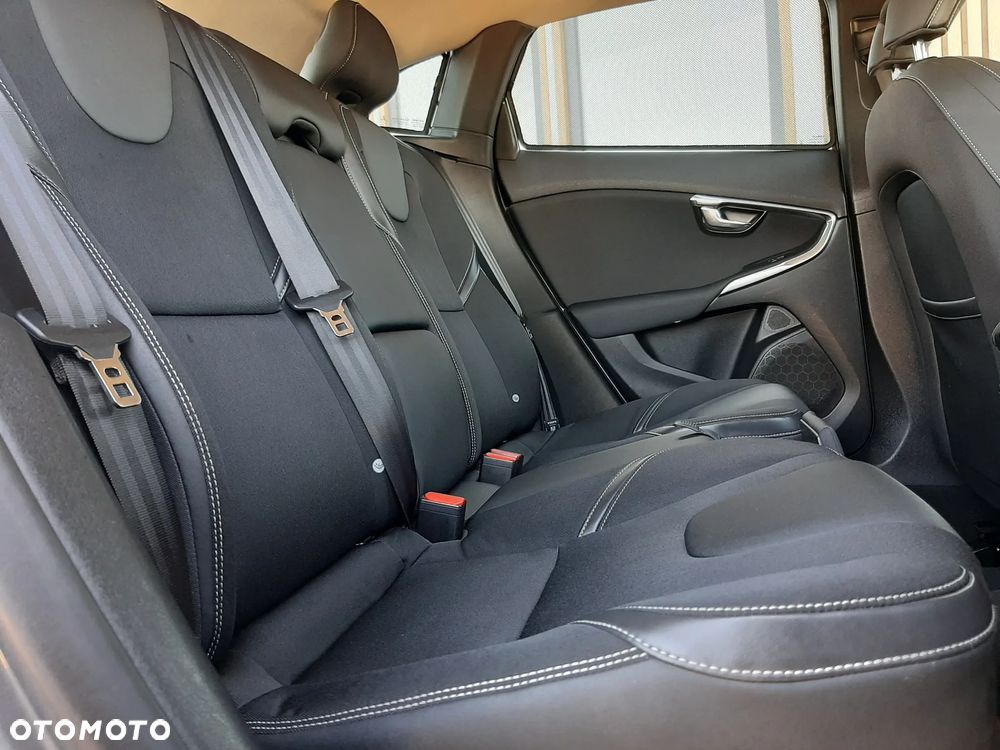 Volvo V40 D2 Momentum - 22