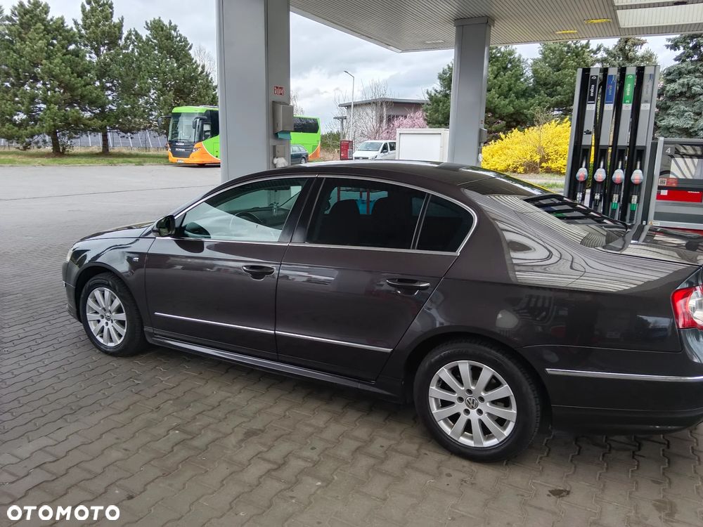 Volkswagen Passat 2.0 TDI Comfortline R-Style - 1