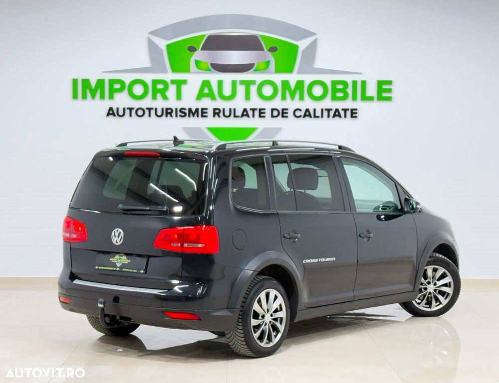 Volkswagen Touran 2.0 TDI DPF DSG Cross - 12