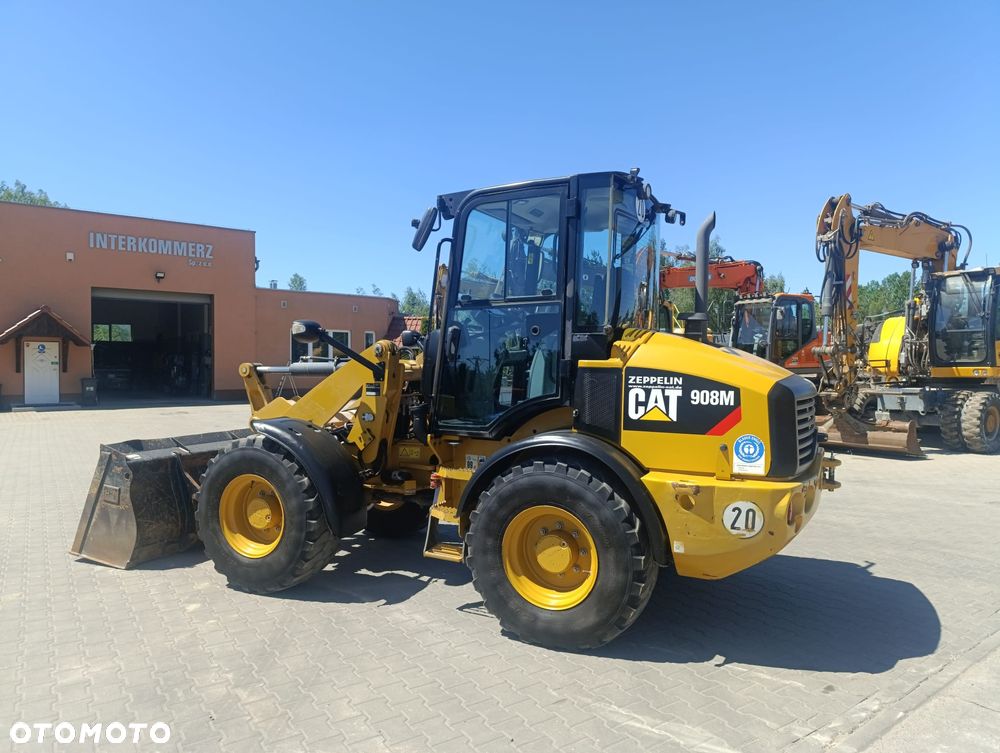 Caterpillar 908M - 1