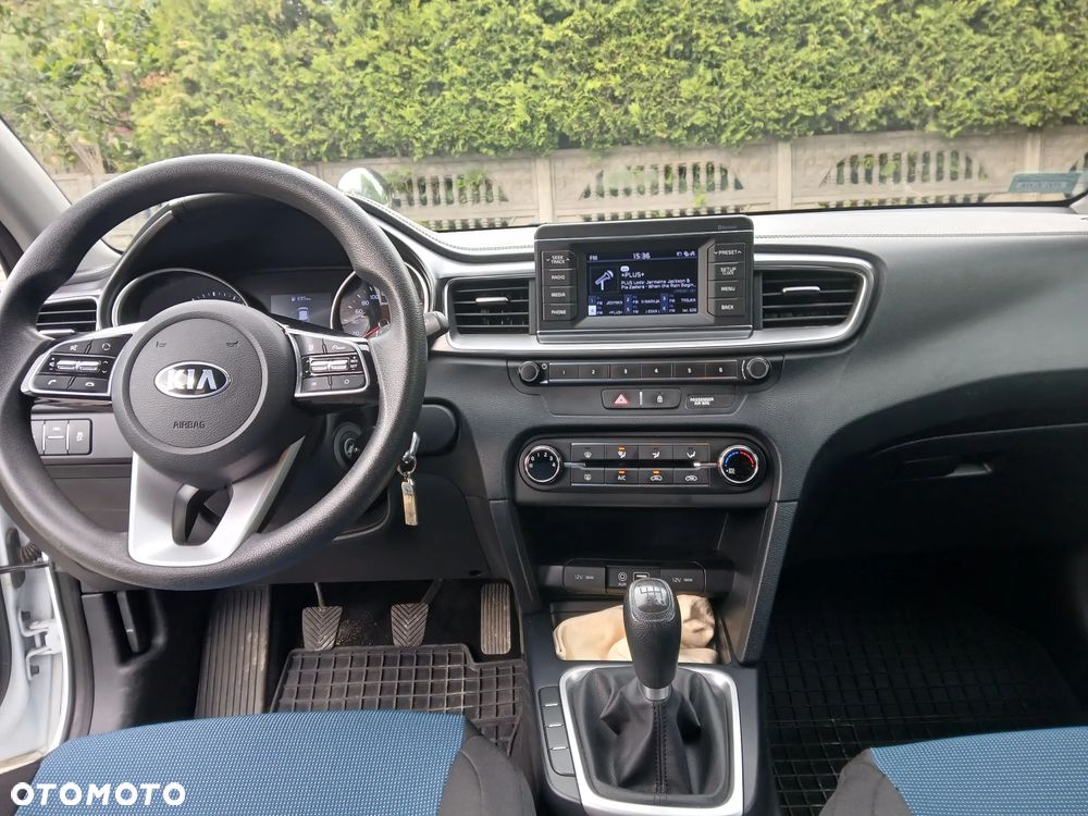 Kia Ceed 1.4 L - 6