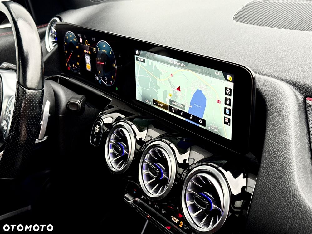 Mercedes-Benz GLB - 36