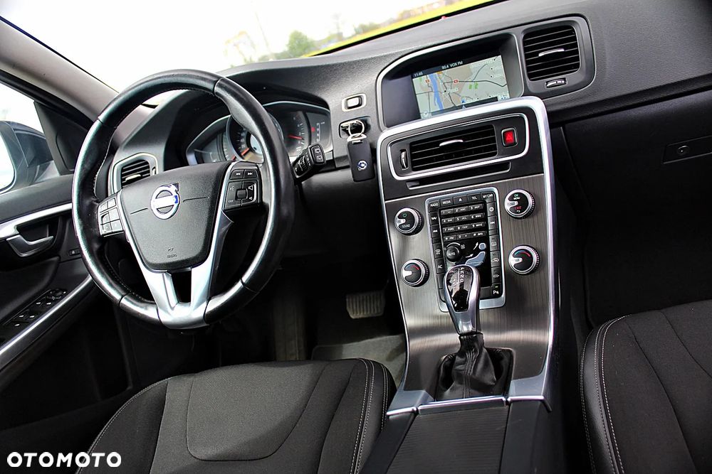 Volvo V60 D2 Geartronic Momentum - 25