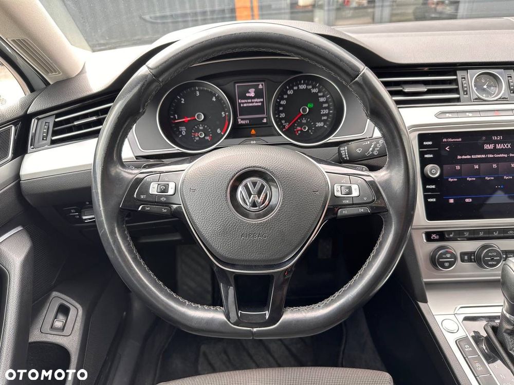 Volkswagen Passat - 12