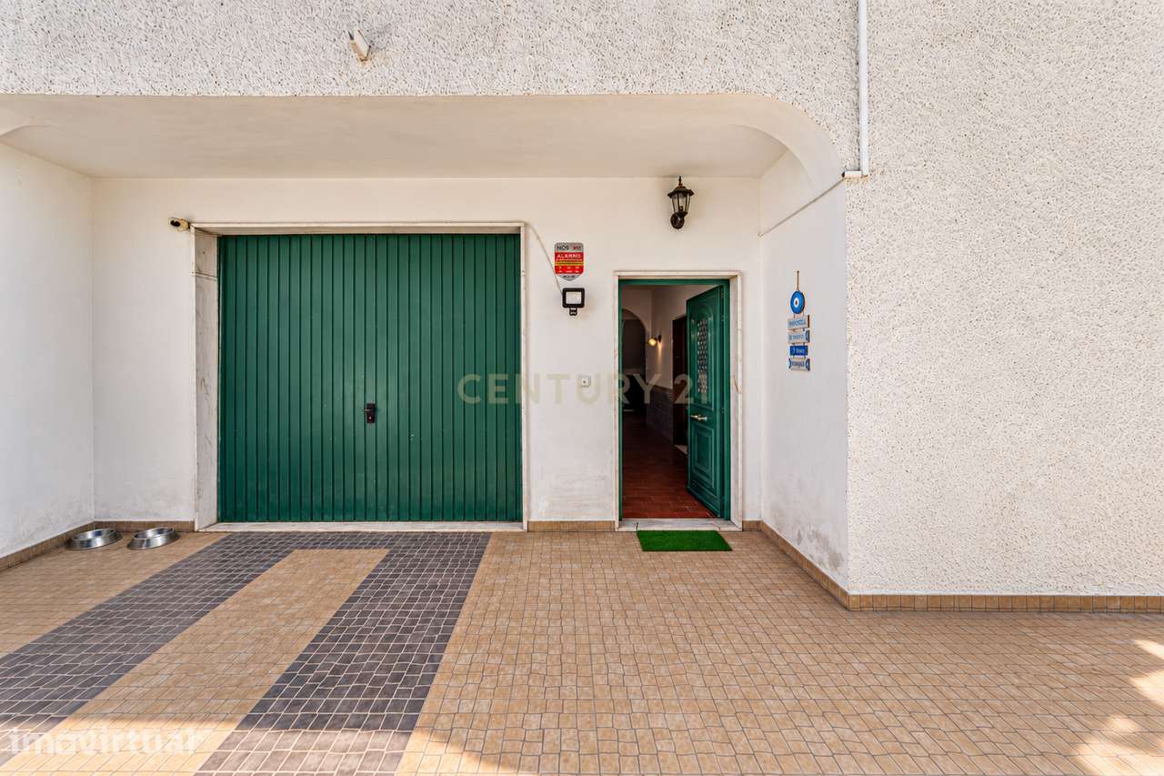 MORADIA T5 COM GARAGEM E PISCINA, 327 M² DE TERRENO PARA USUFRUIR - Grande imagem: 3/57