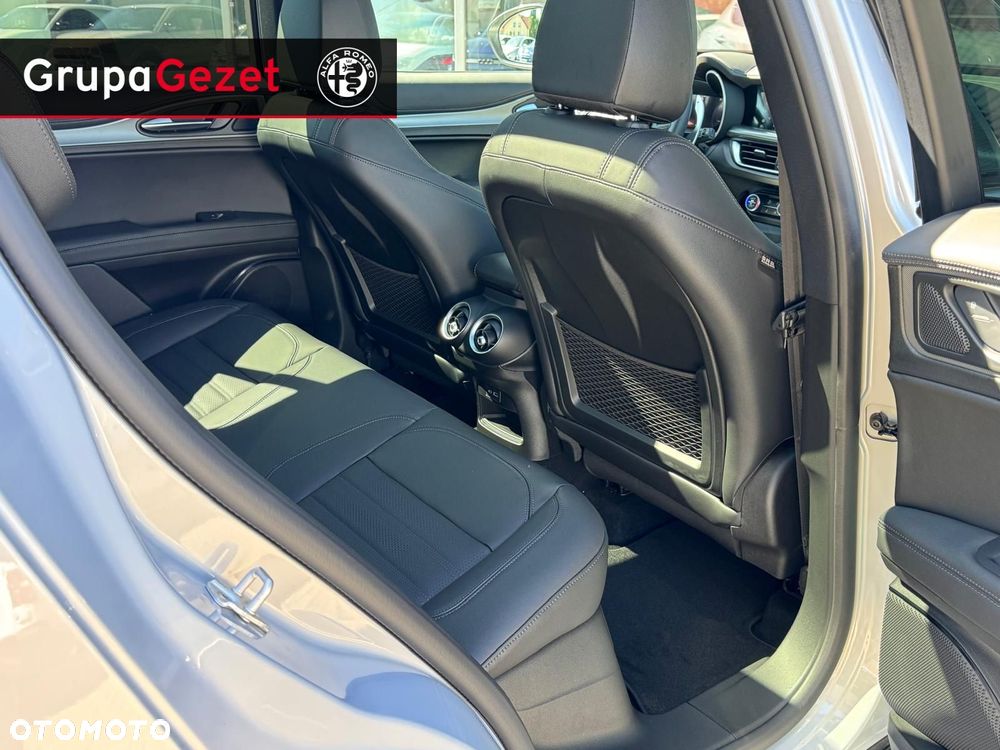 Alfa Romeo Stelvio - 12