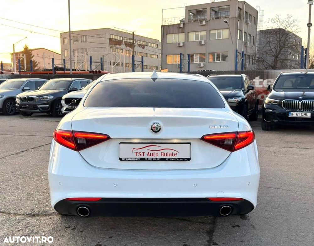 Alfa Romeo Giulia - 7