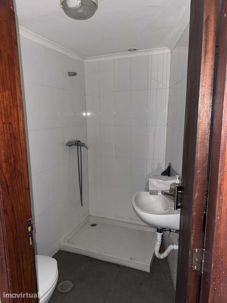 Garagem para arredamento (50m2 garagem+48 m2 acesso privativo) - Grande imagem: 5/7